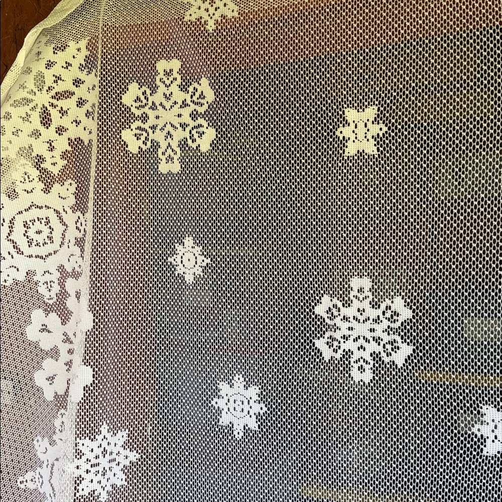 White Snowflake Lace Curtain with Lights.    NEW - Picture 2 of 4